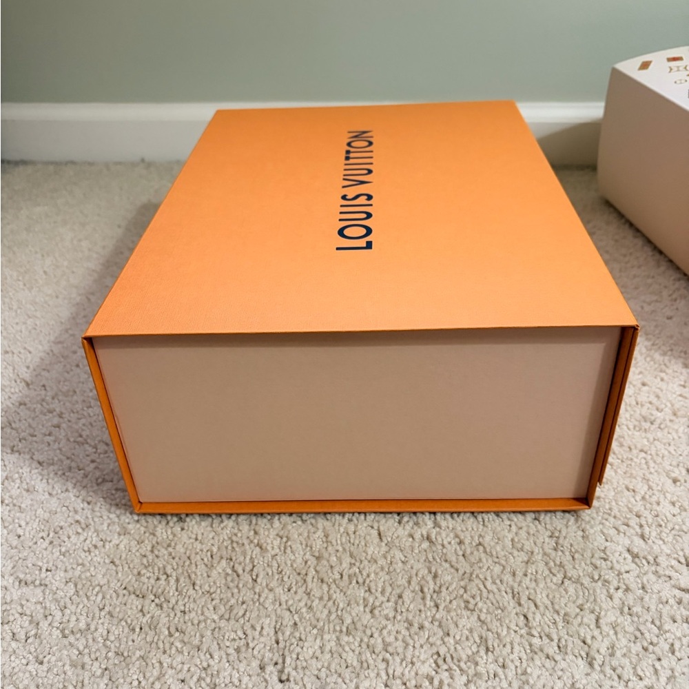 Louis Vuitton Iconic Orange Box with Festive Box Wrap - Picture 3 of 10
